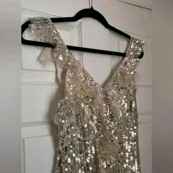 NWT: Needle & Thread Scarlett Sequin Gown Champagne/Silver - Women’s - Size 4 - Picture 4 of 17